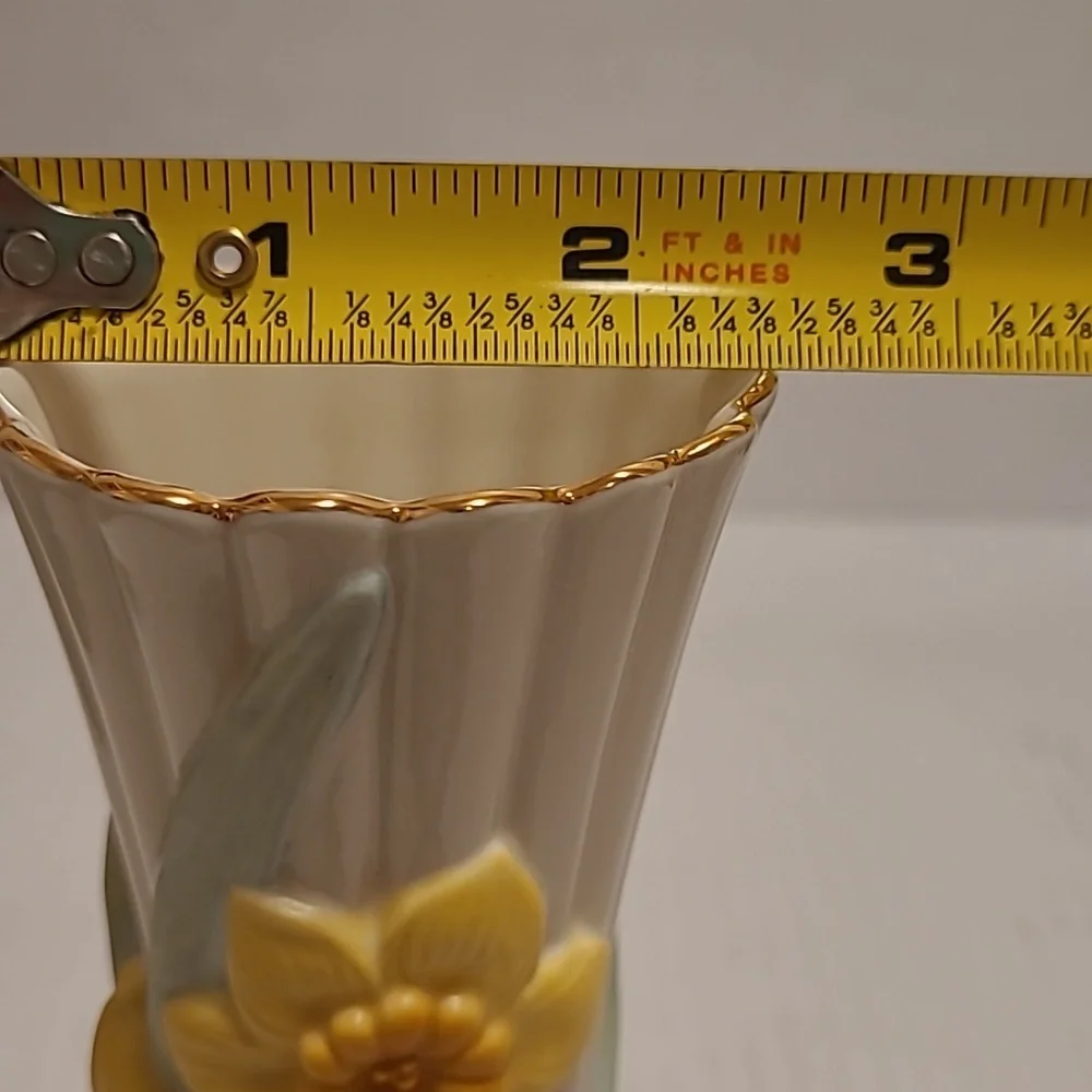 Lenox Daffodils in Bloom Bud Vase with Gold Trim
